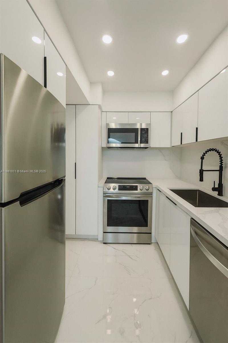 Small Image of 1000 WEST AVE #211, Miami Beach Number 4