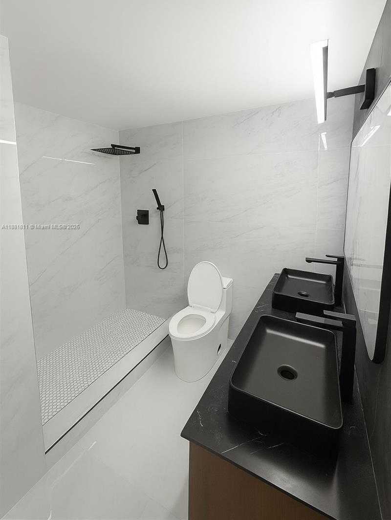 Small Image of 1000 WEST AVE #211, Miami Beach Number 6