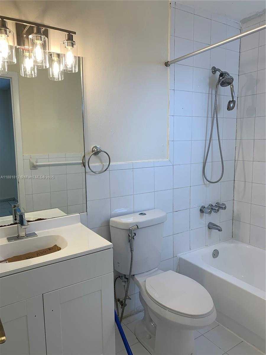 Small Image of 535 WEST 79TH PL, Hialeah Number 12