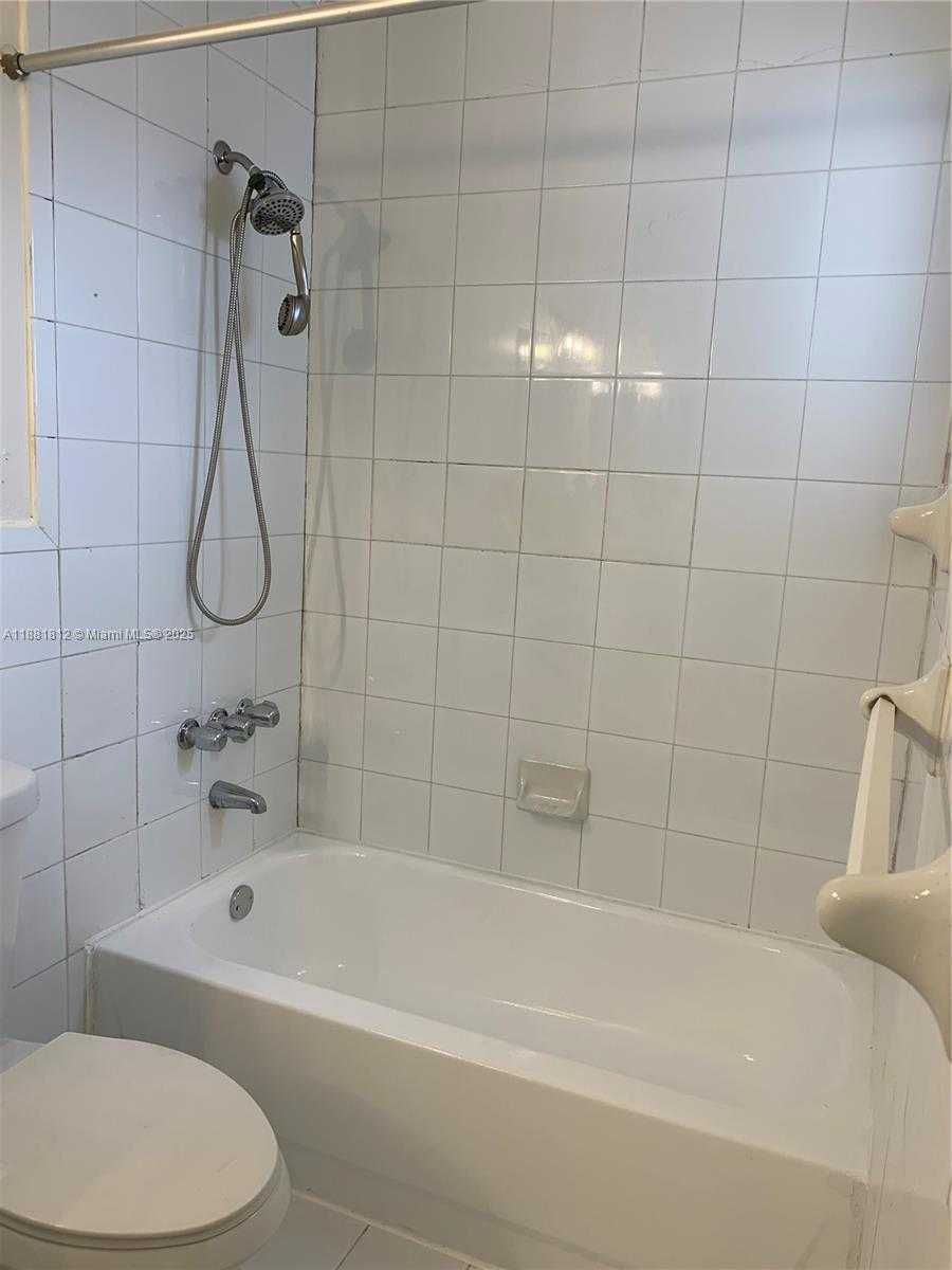 Small Image of 535 WEST 79TH PL, Hialeah Number 13