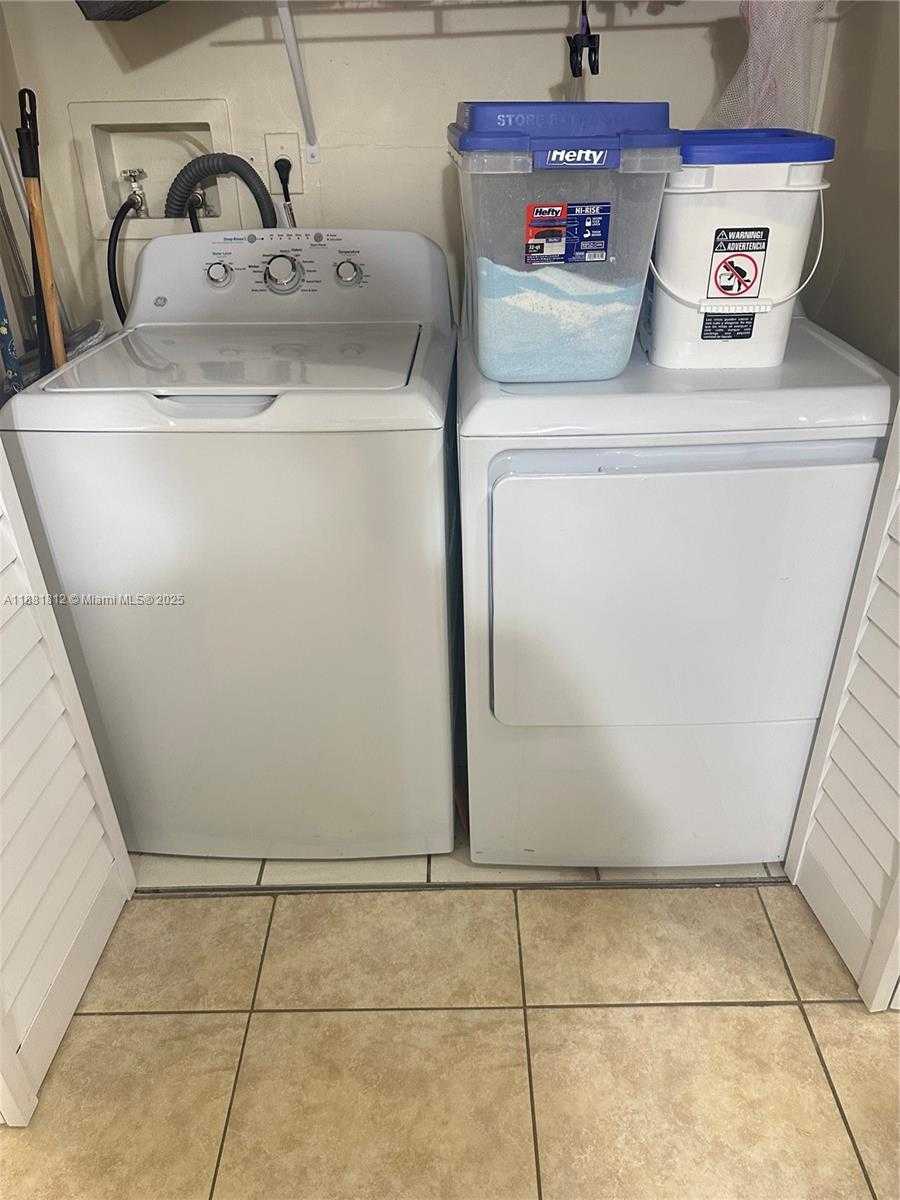 Small Image of 535 WEST 79TH PL, Hialeah Number 17