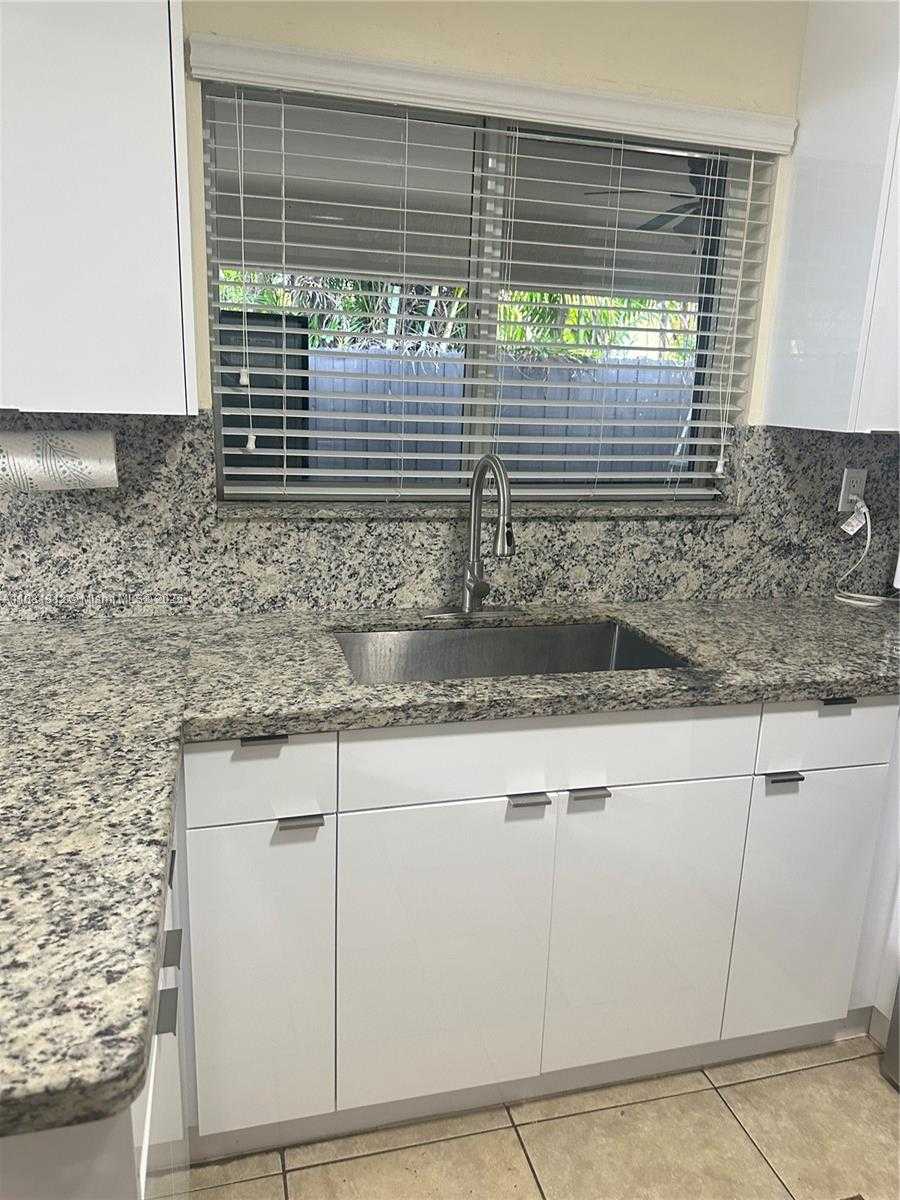 Small Image of 535 WEST 79TH PL, Hialeah Number 5