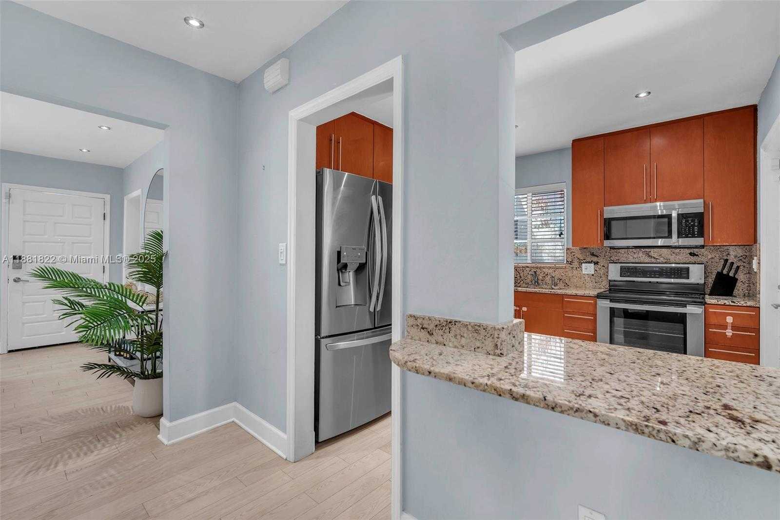 Small Image of 3671 SOUTH WEST 19TH ST, Miami Number 7