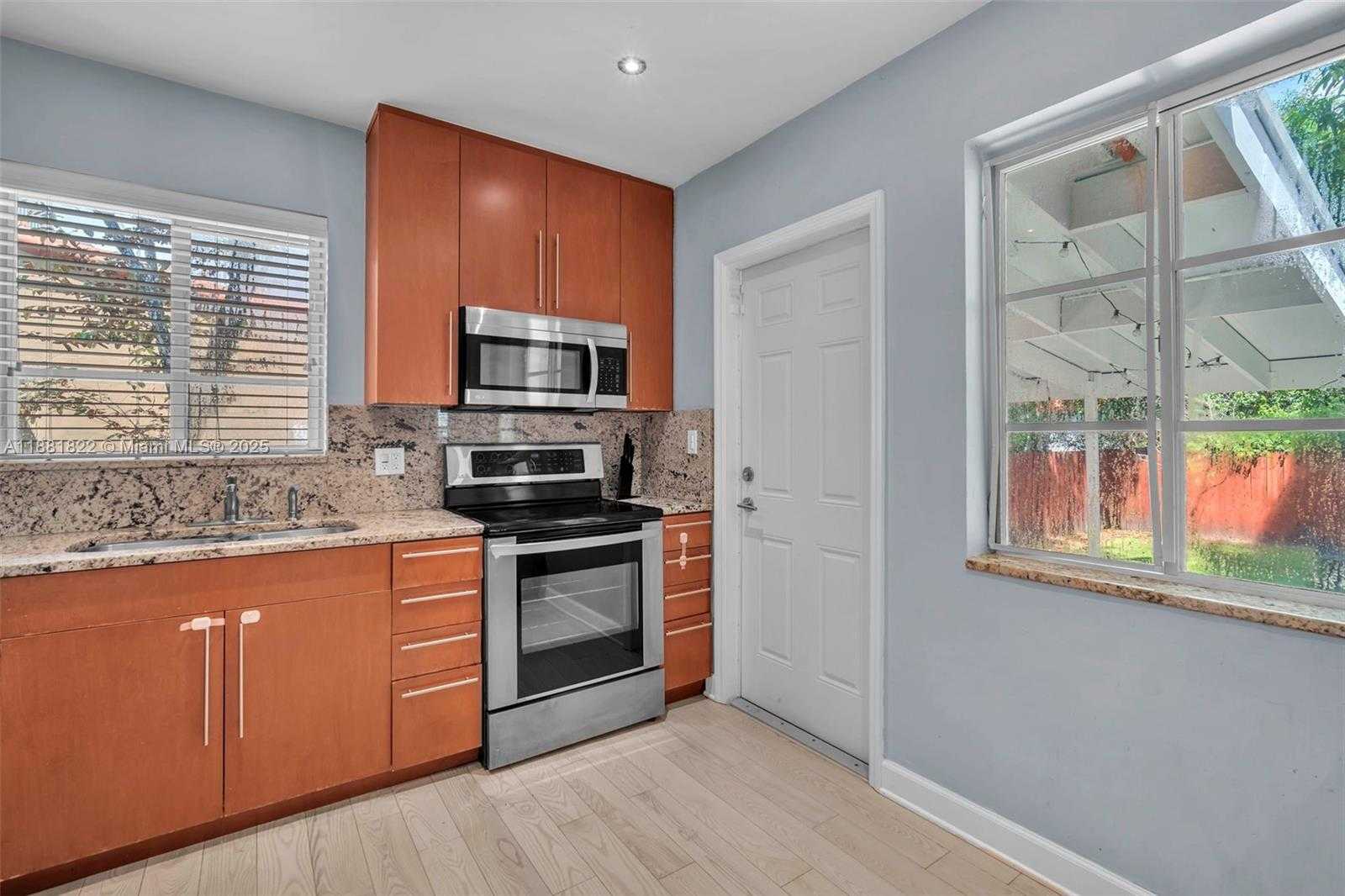 Small Image of 3671 SOUTH WEST 19TH ST, Miami Number 9