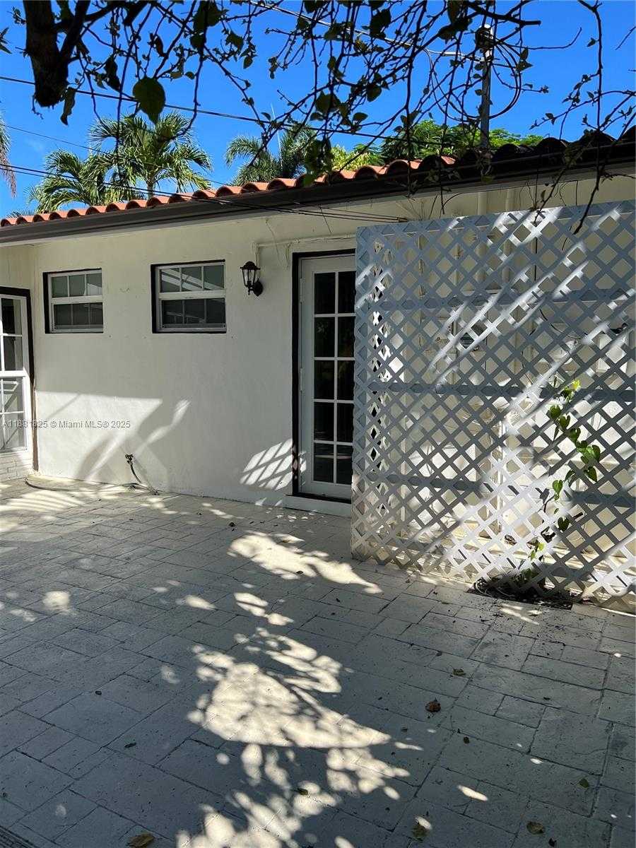 Small Image of 500 NORTH EAST 27TH DR, Wilton Manors Number 10