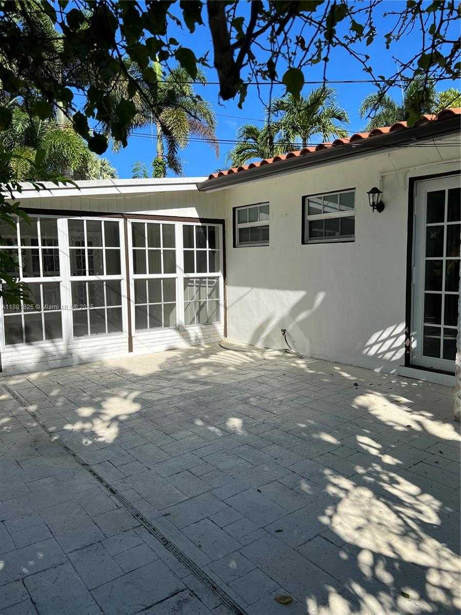 Small Image of 500 NORTH EAST 27TH DR, Wilton Manors Number 12