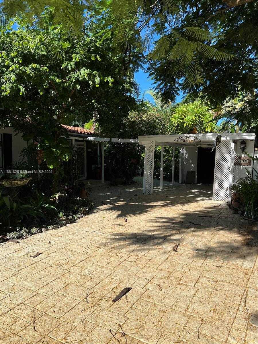 Small Image of 500 NORTH EAST 27TH DR, Wilton Manors Number 4