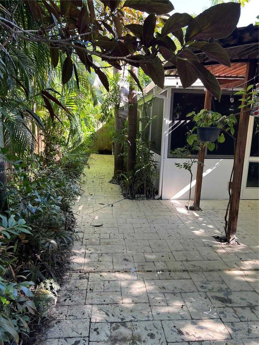 Small Image of 500 NORTH EAST 27TH DR, Wilton Manors Number 8