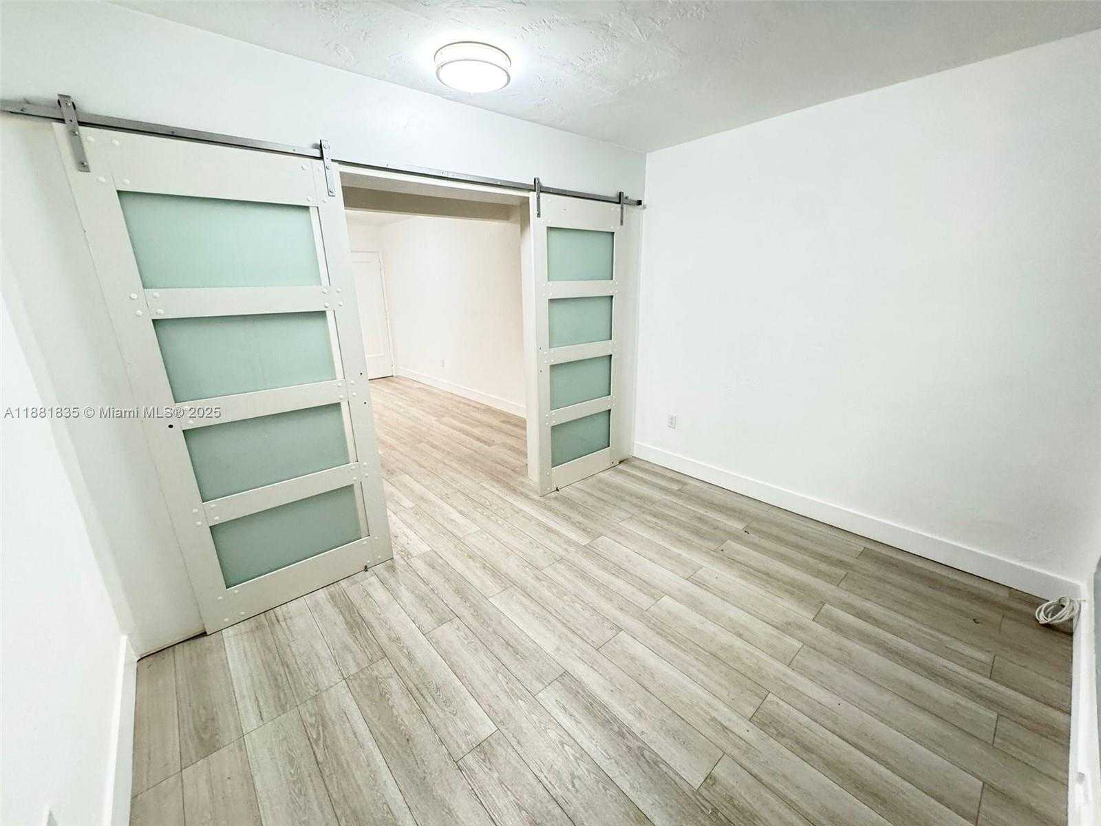 Small Image of 7435 BYRON AVE #2, Miami Beach Number 10