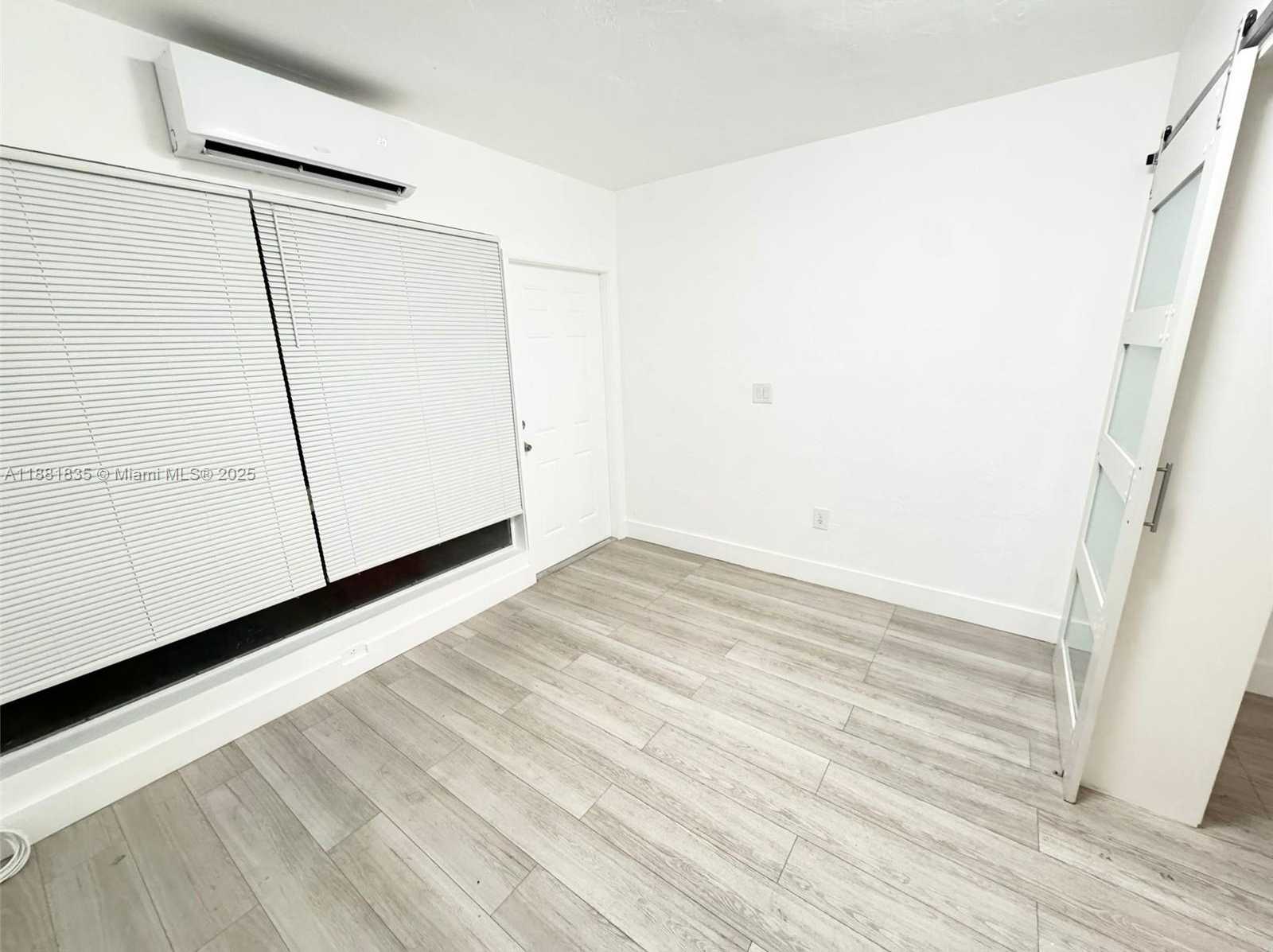 Small Image of 7435 BYRON AVE #2, Miami Beach Number 12