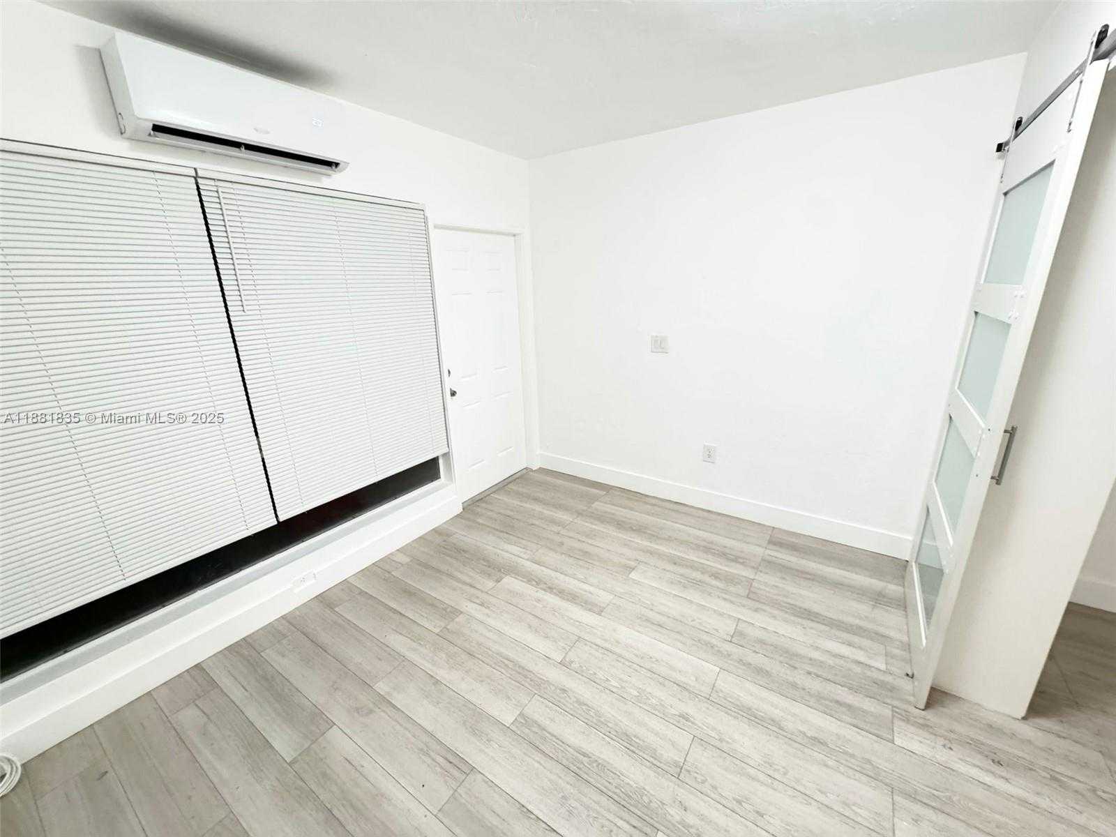 Small Image of 7435 BYRON AVE #2, Miami Beach Number 13
