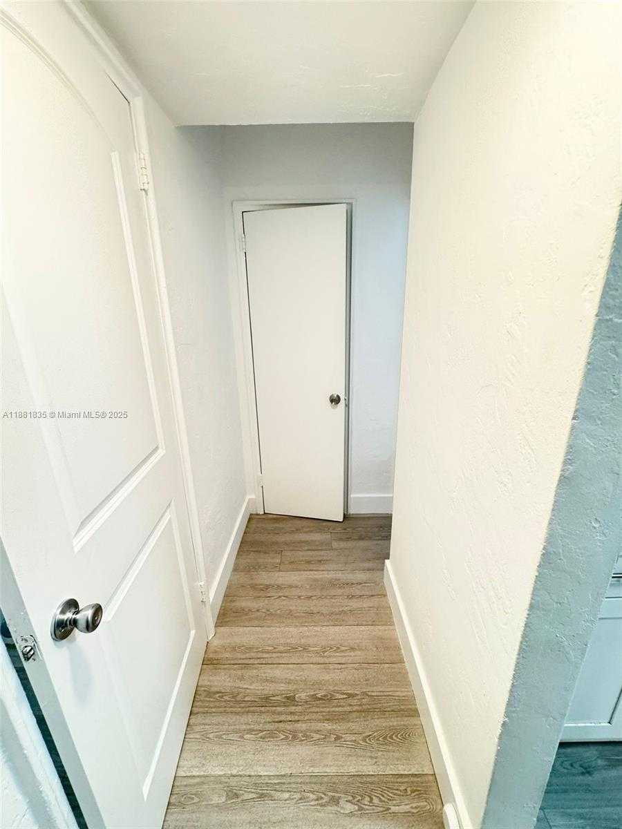 Small Image of 7435 BYRON AVE #2, Miami Beach Number 15