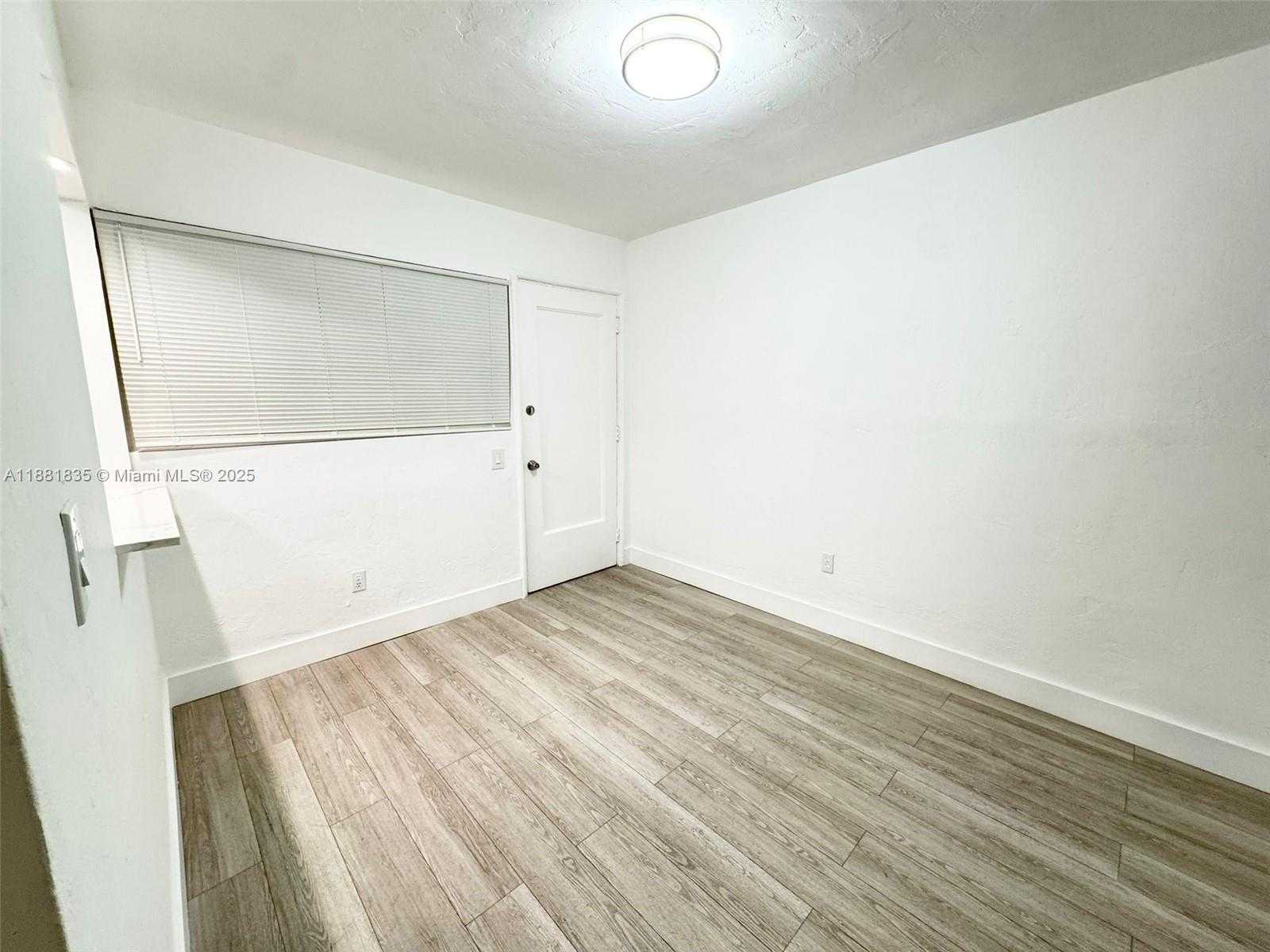 Small Image of 7435 BYRON AVE #2, Miami Beach Number 16