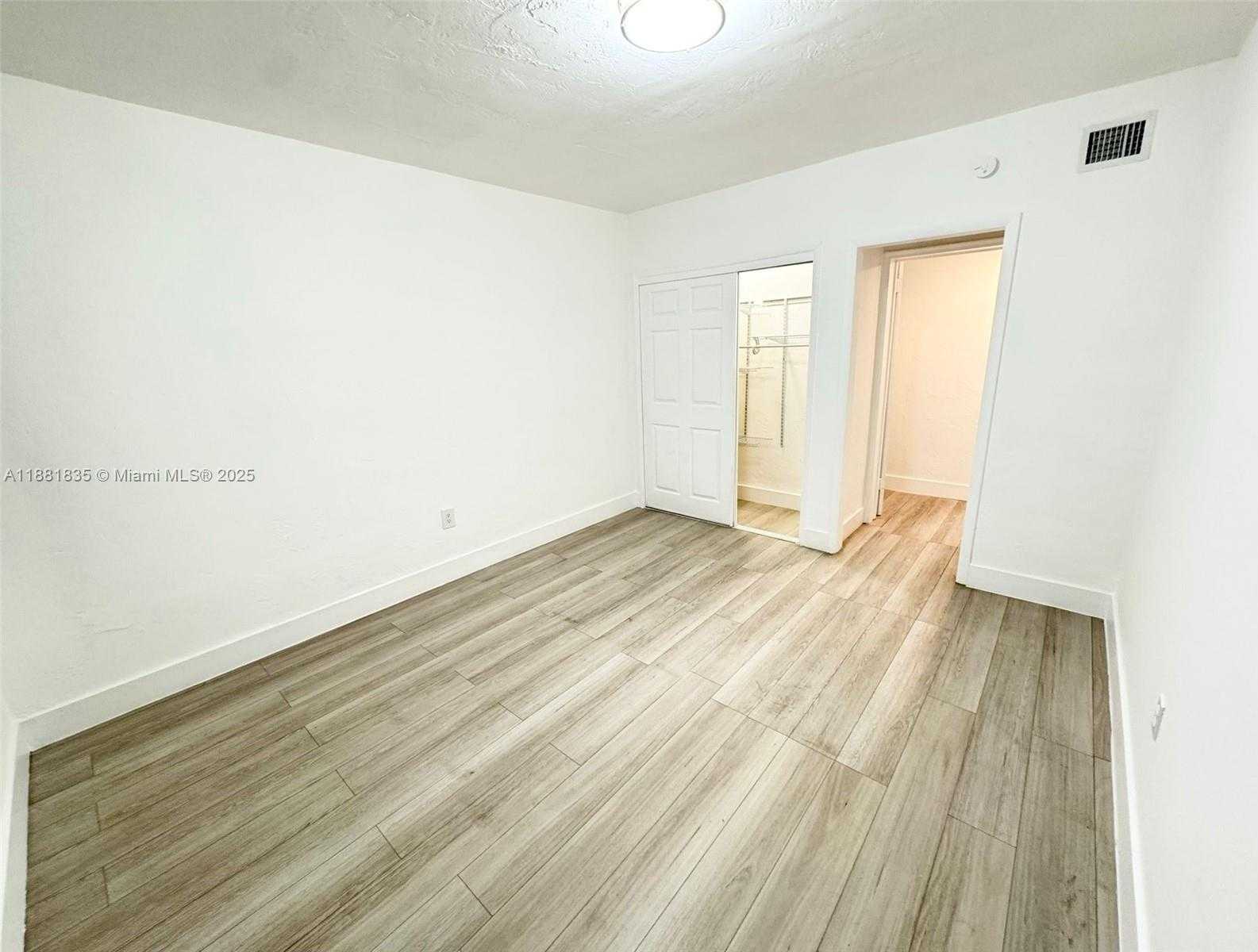 Small Image of 7435 BYRON AVE #2, Miami Beach Number 17