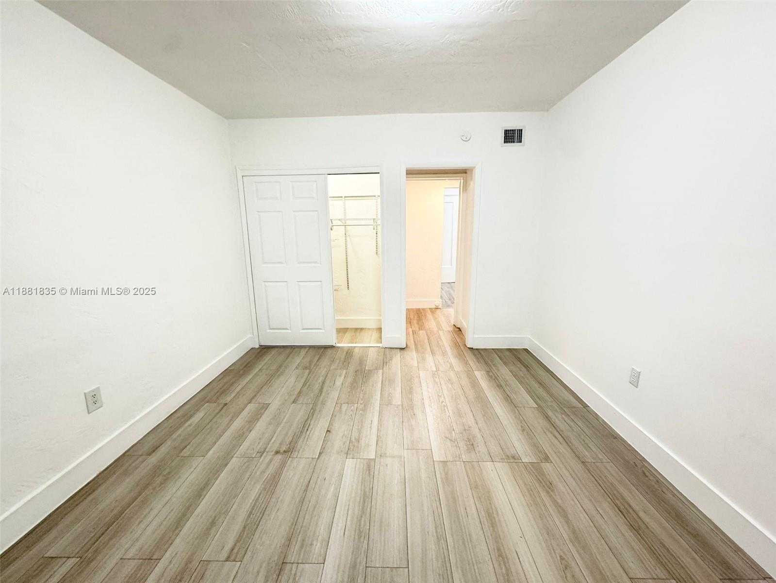 Small Image of 7435 BYRON AVE #2, Miami Beach Number 18