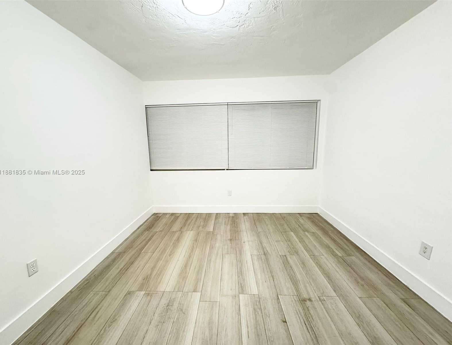 Small Image of 7435 BYRON AVE #2, Miami Beach Number 19
