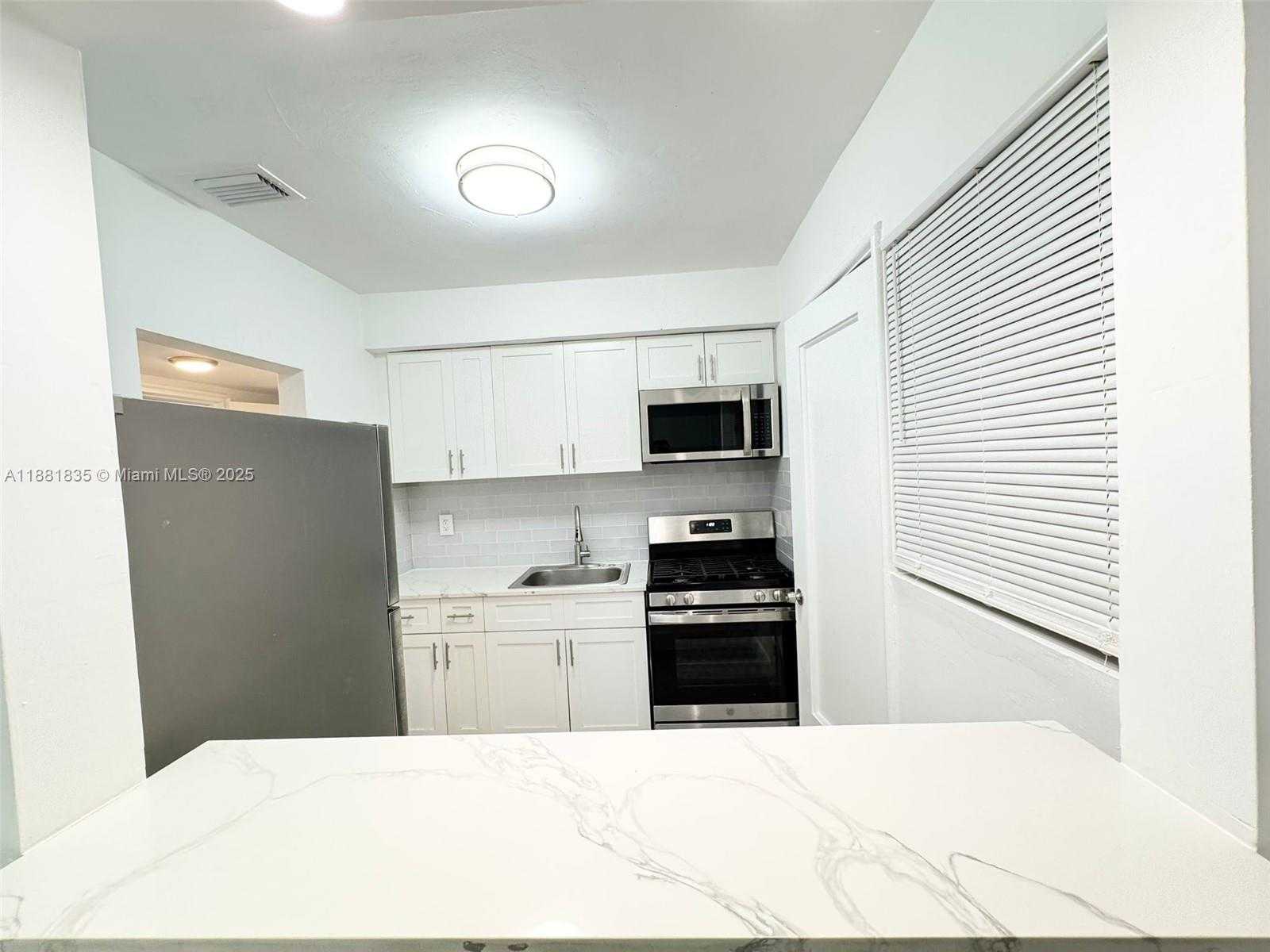 Small Image of 7435 BYRON AVE #2, Miami Beach Number 2