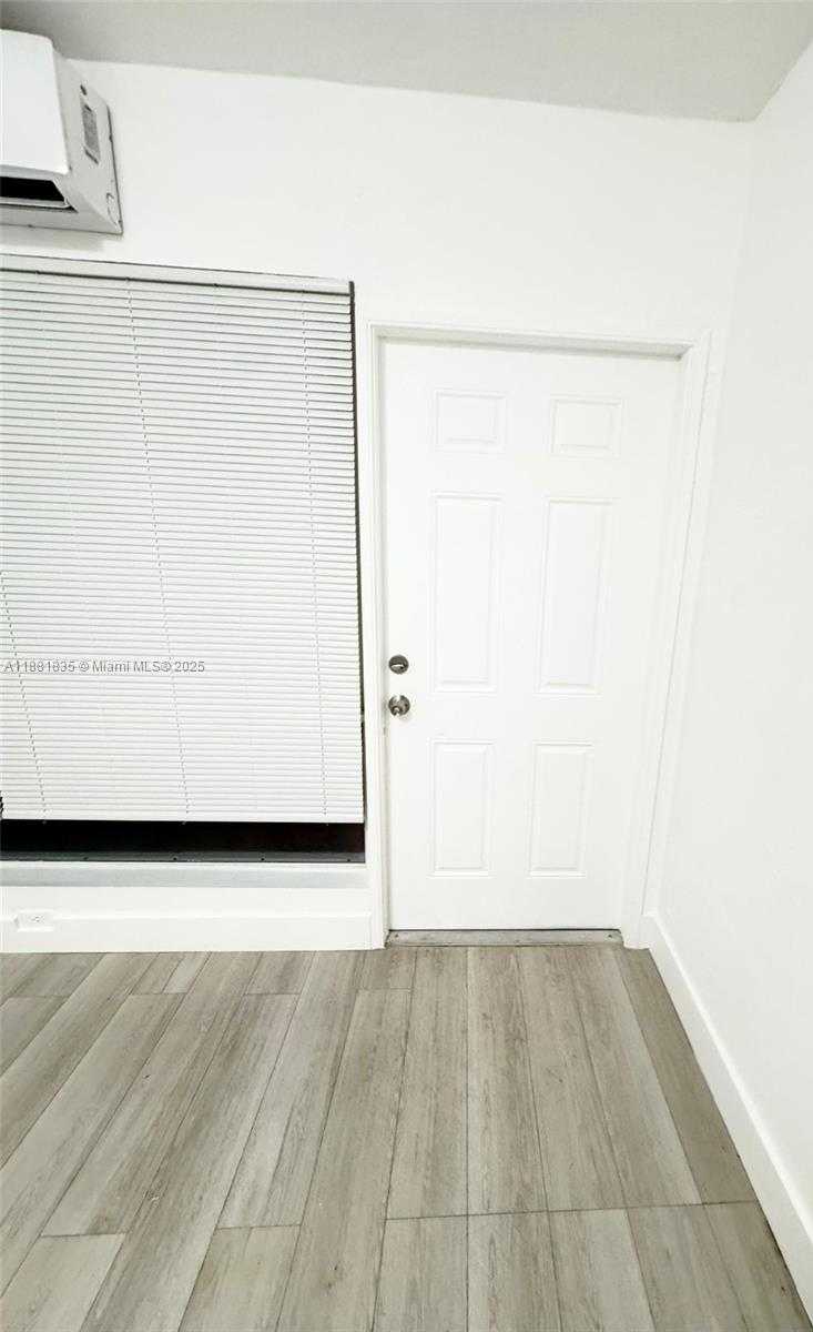 Small Image of 7435 BYRON AVE #2, Miami Beach Number 20