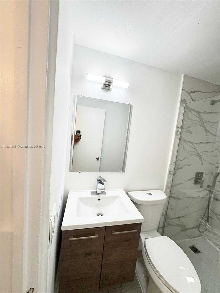 Small Image of 7435 BYRON AVE #2, Miami Beach Number 22