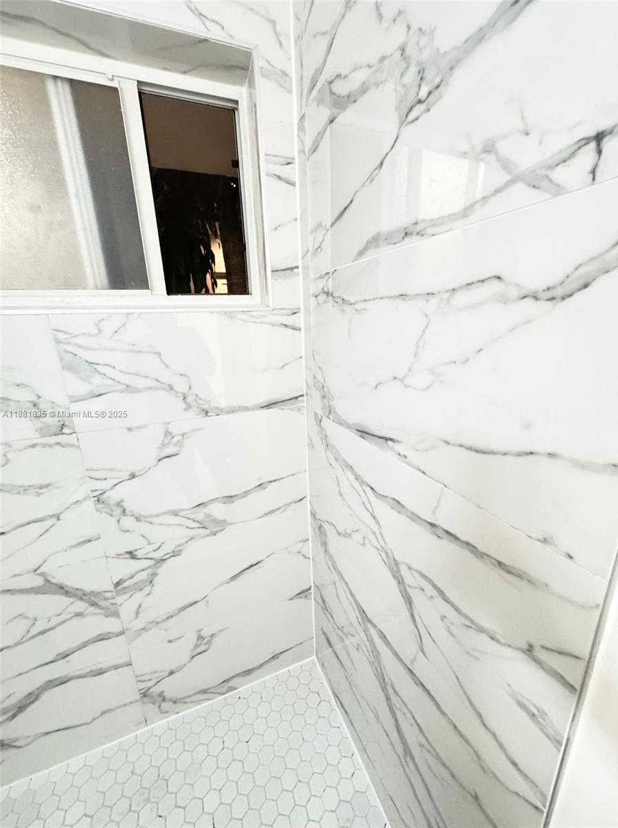 Small Image of 7435 BYRON AVE #2, Miami Beach Number 24