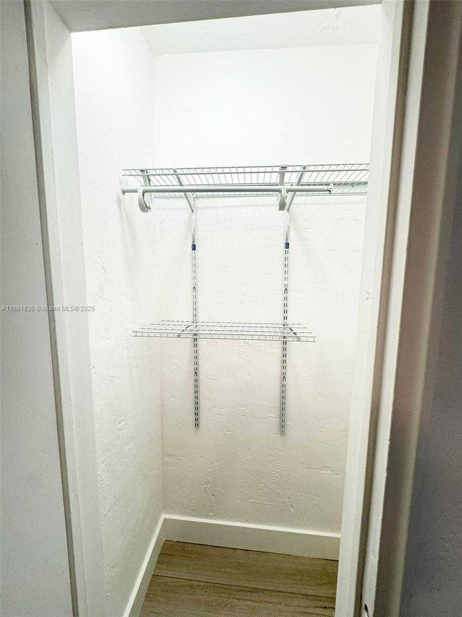 Small Image of 7435 BYRON AVE #2, Miami Beach Number 27