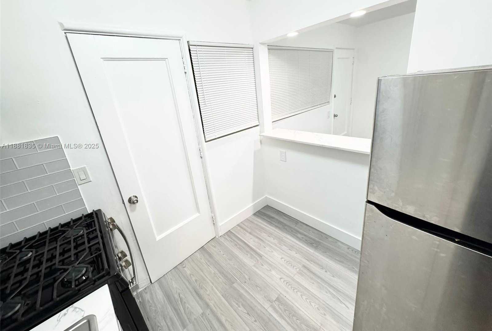 Small Image of 7435 BYRON AVE #2, Miami Beach Number 4