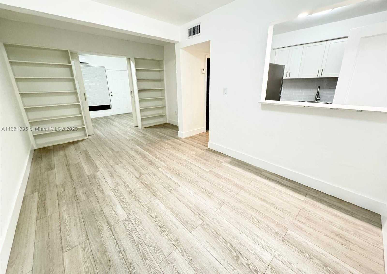 Small Image of 7435 BYRON AVE #2, Miami Beach Number 6