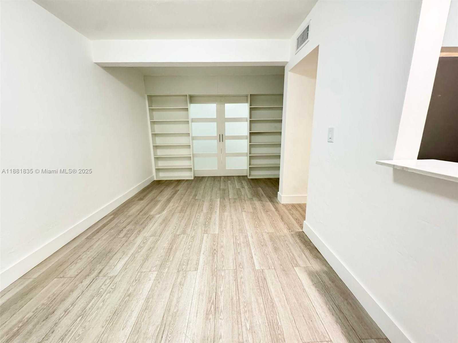 Small Image of 7435 BYRON AVE #2, Miami Beach Number 8