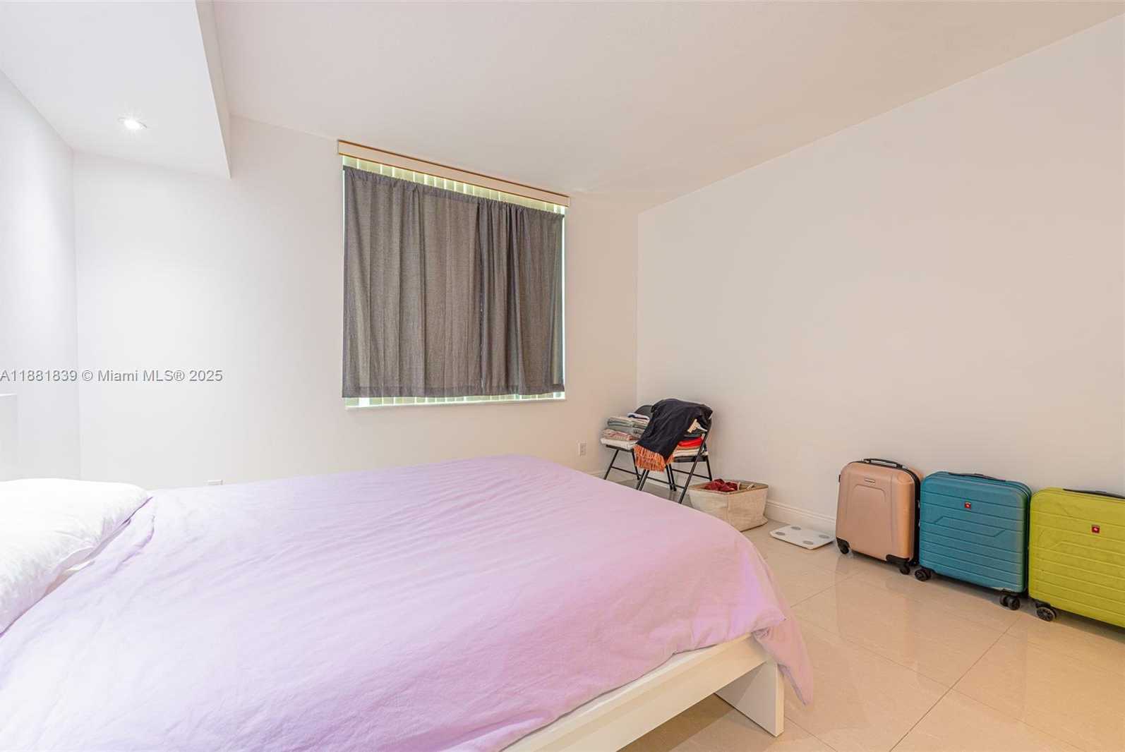 Small Image of 335 Biscayne Blvd, Miami, FL 33132, USA Number 10