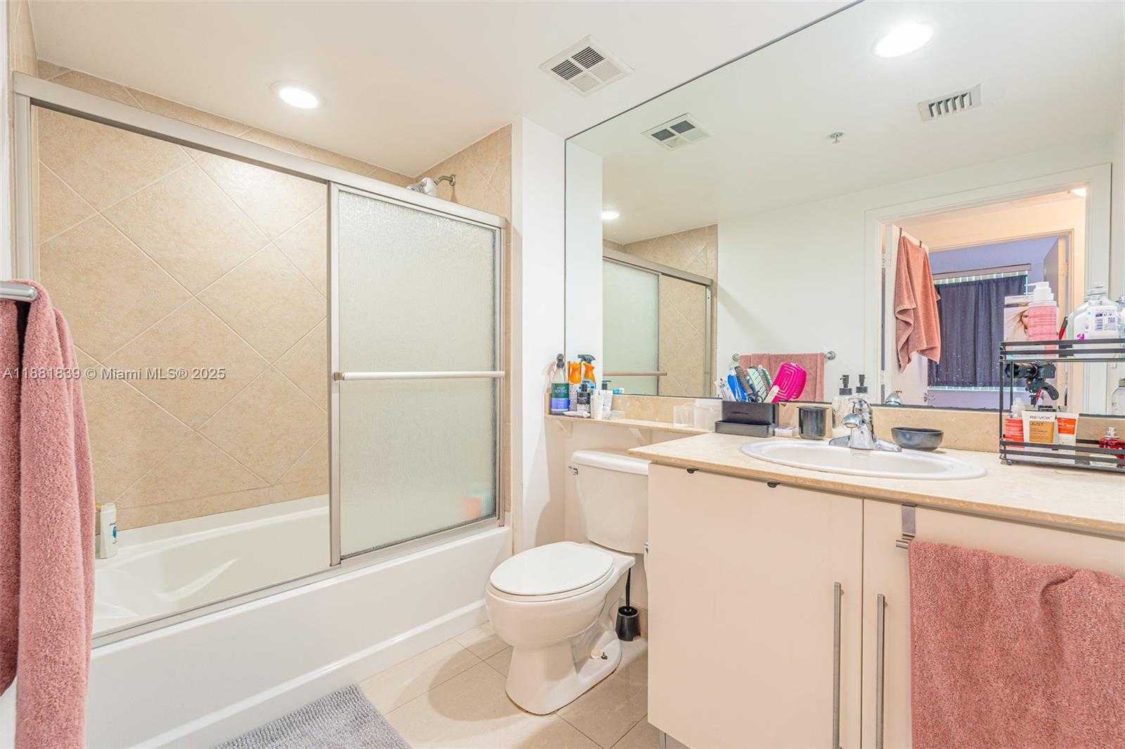 Small Image of 335 Biscayne Blvd, Miami, FL 33132, USA Number 14