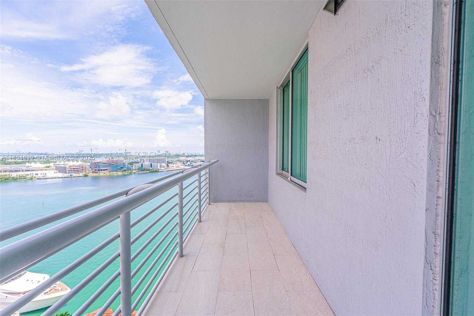 Small Image of 335 Biscayne Blvd, Miami, FL 33132, USA Number 15