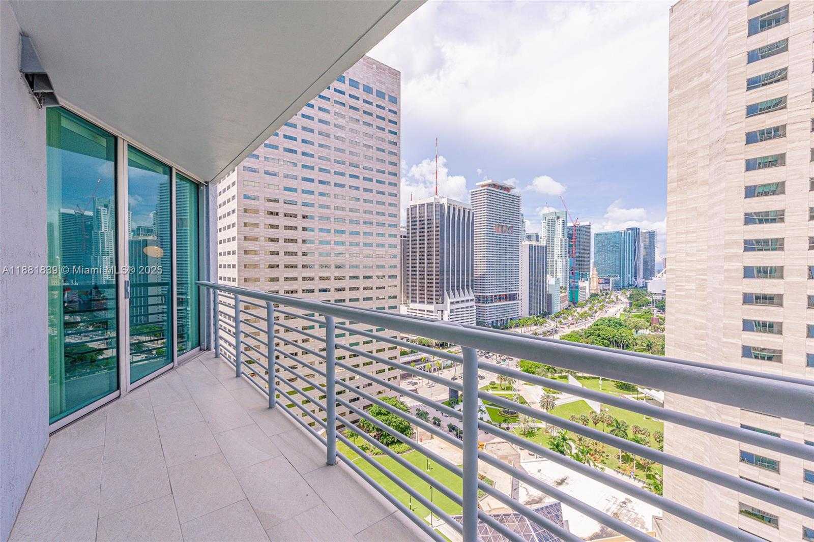 Small Image of 335 Biscayne Blvd, Miami, FL 33132, USA Number 16