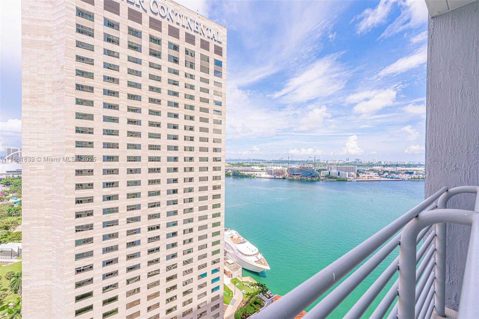 Small Image of 335 Biscayne Blvd, Miami, FL 33132, USA Number 17