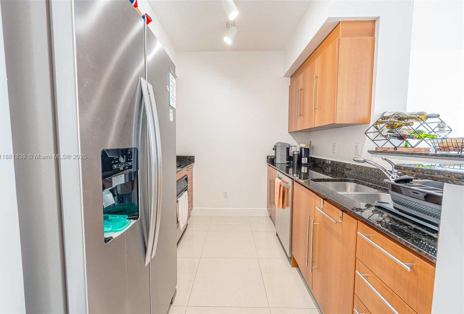Small Image of 335 Biscayne Blvd, Miami, FL 33132, USA Number 2