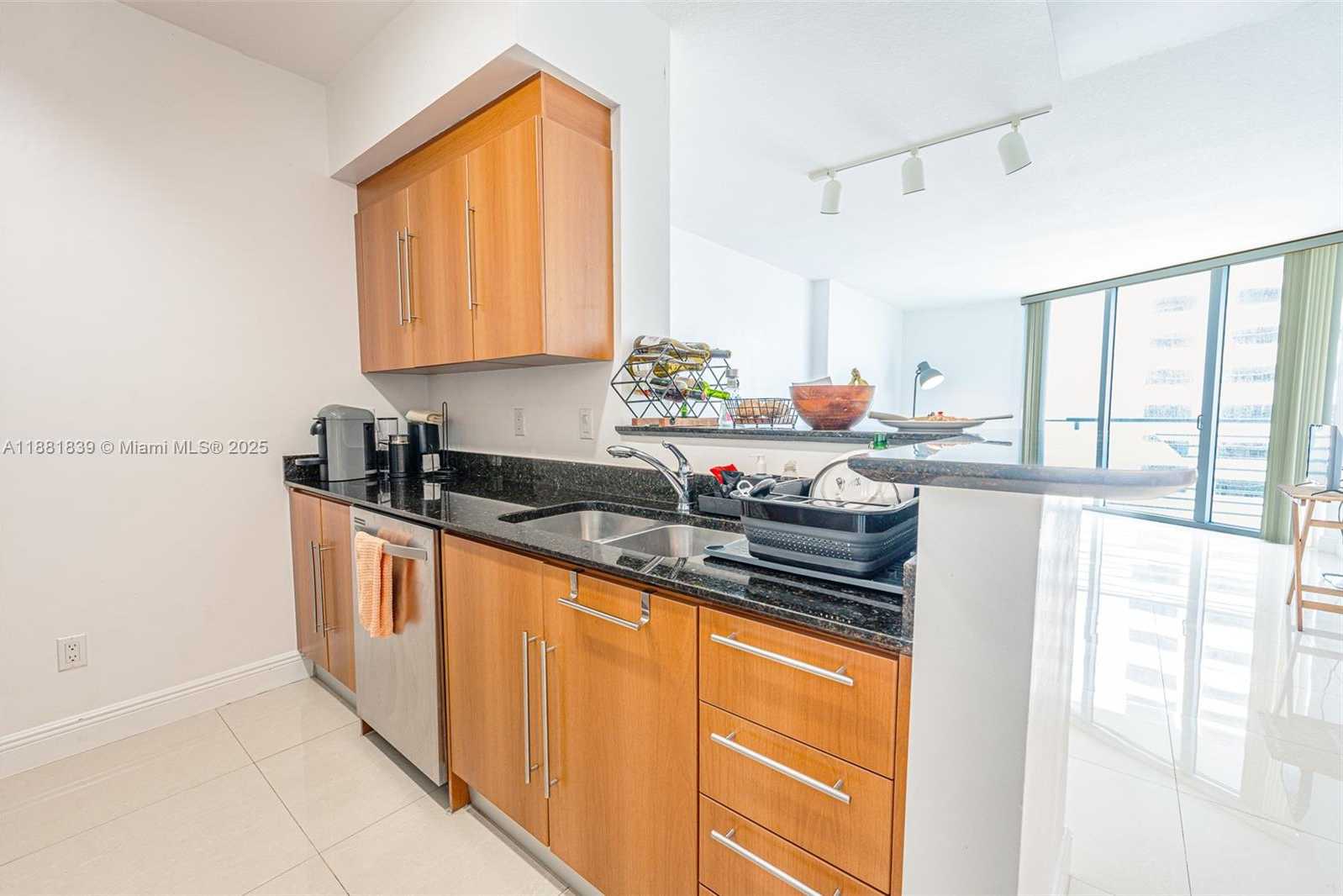Small Image of 335 Biscayne Blvd, Miami, FL 33132, USA Number 4