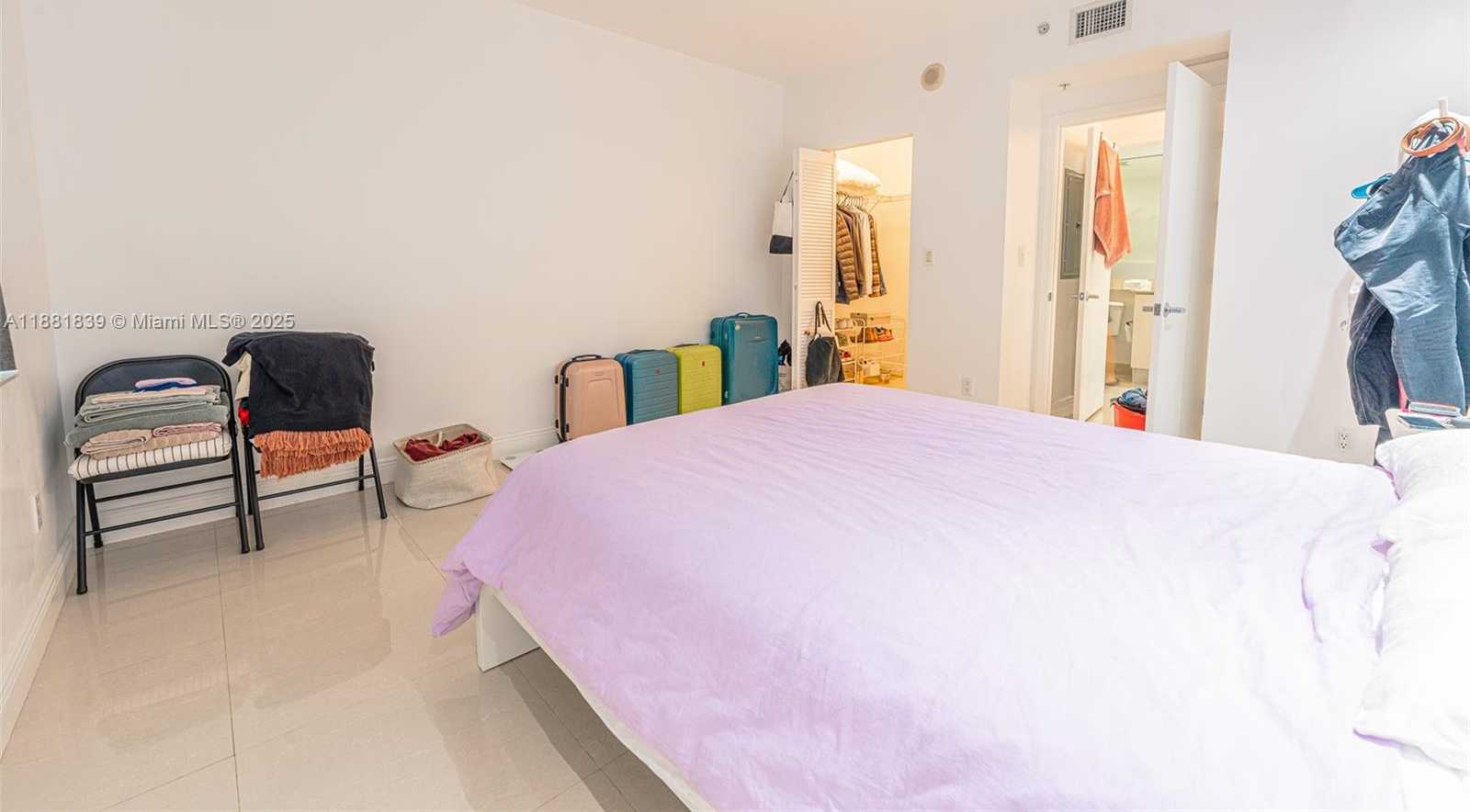 Small Image of 335 Biscayne Blvd, Miami, FL 33132, USA Number 5