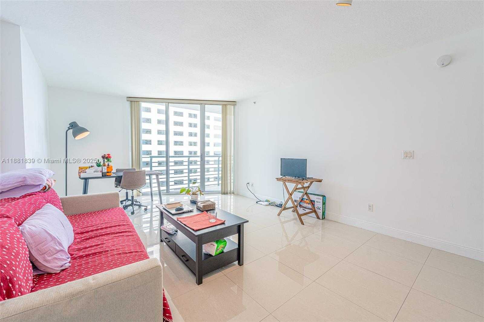Small Image of 335 Biscayne Blvd, Miami, FL 33132, USA Number 7