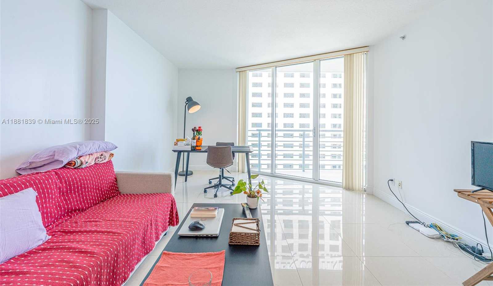 Small Image of 335 Biscayne Blvd, Miami, FL 33132, USA Number 8