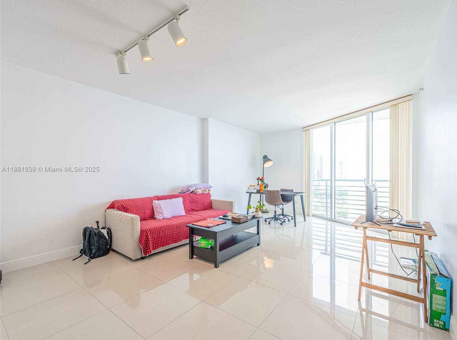 Small Image of 335 Biscayne Blvd, Miami, FL 33132, USA Number 9