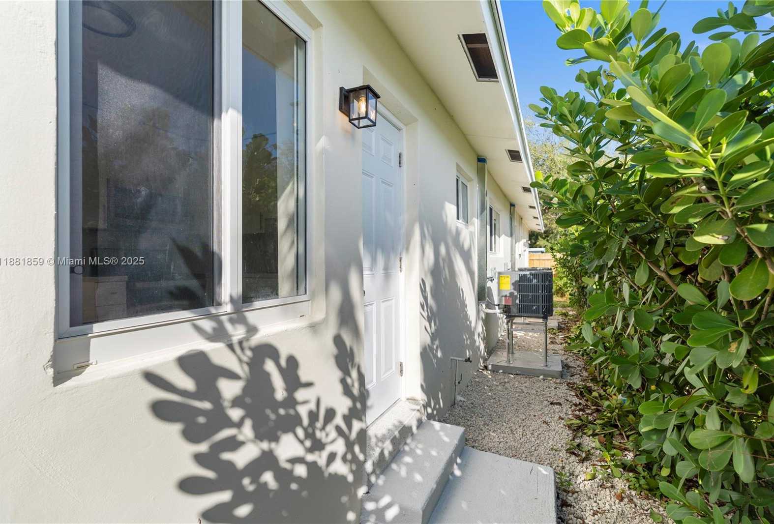 Small Image of 5814 BUCHANAN ST #2, Hollywood Number 13