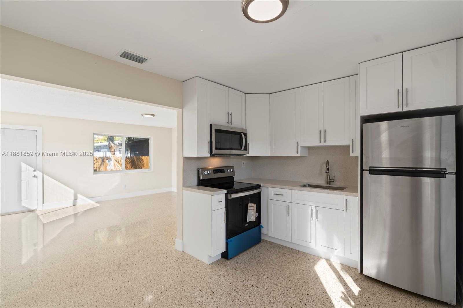 Small Image of 5814 BUCHANAN ST #2, Hollywood Number 2