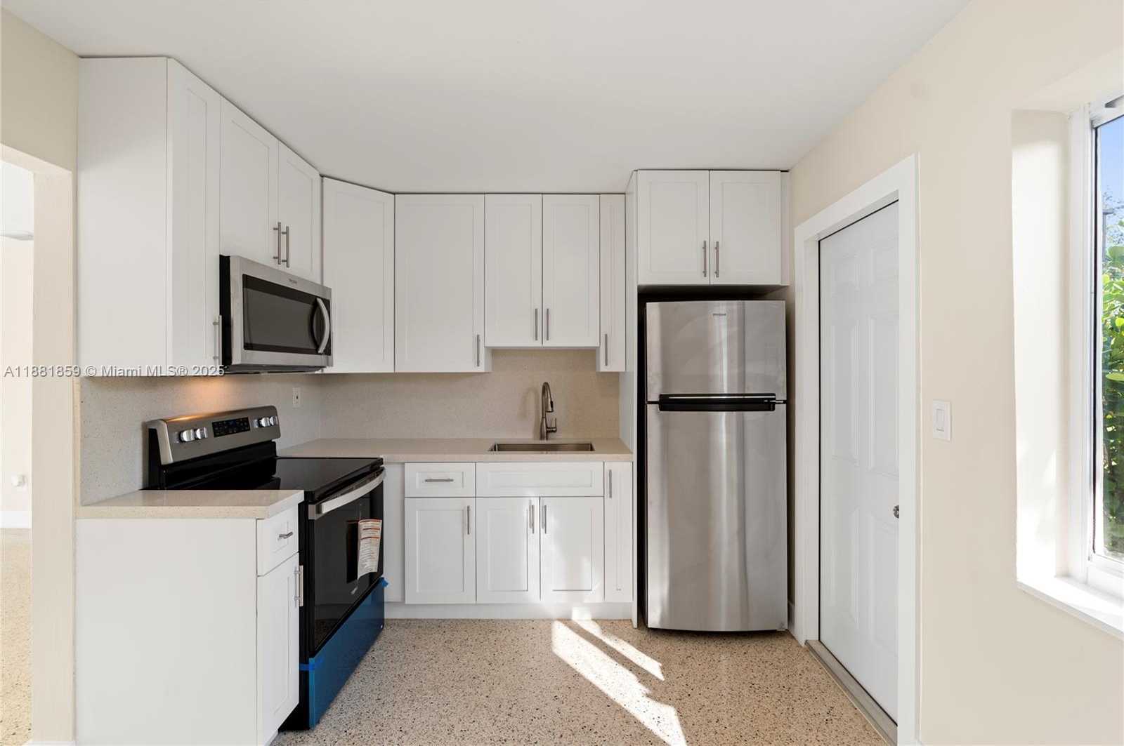 Small Image of 5814 BUCHANAN ST #2, Hollywood Number 3