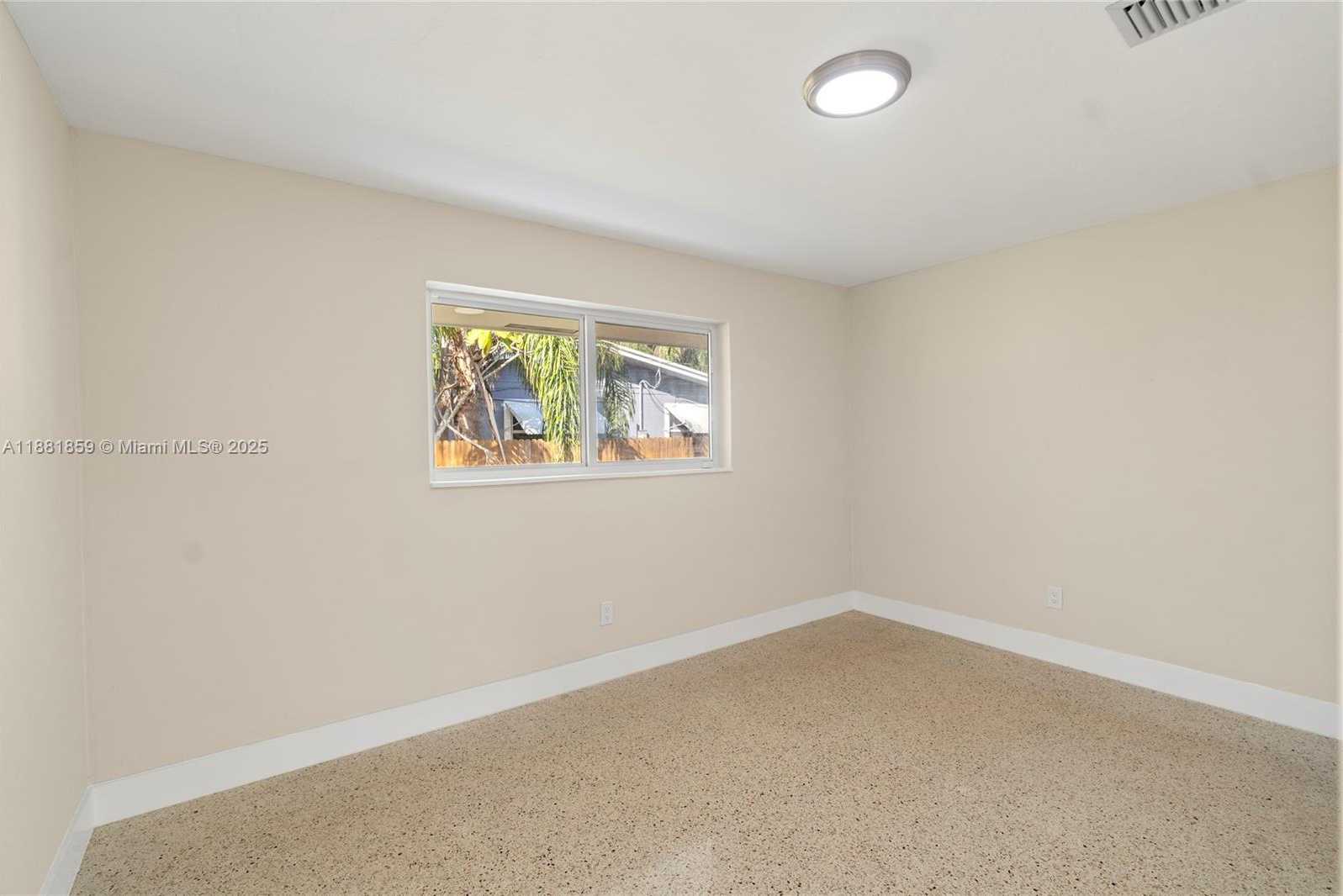 Small Image of 5814 BUCHANAN ST #2, Hollywood Number 4