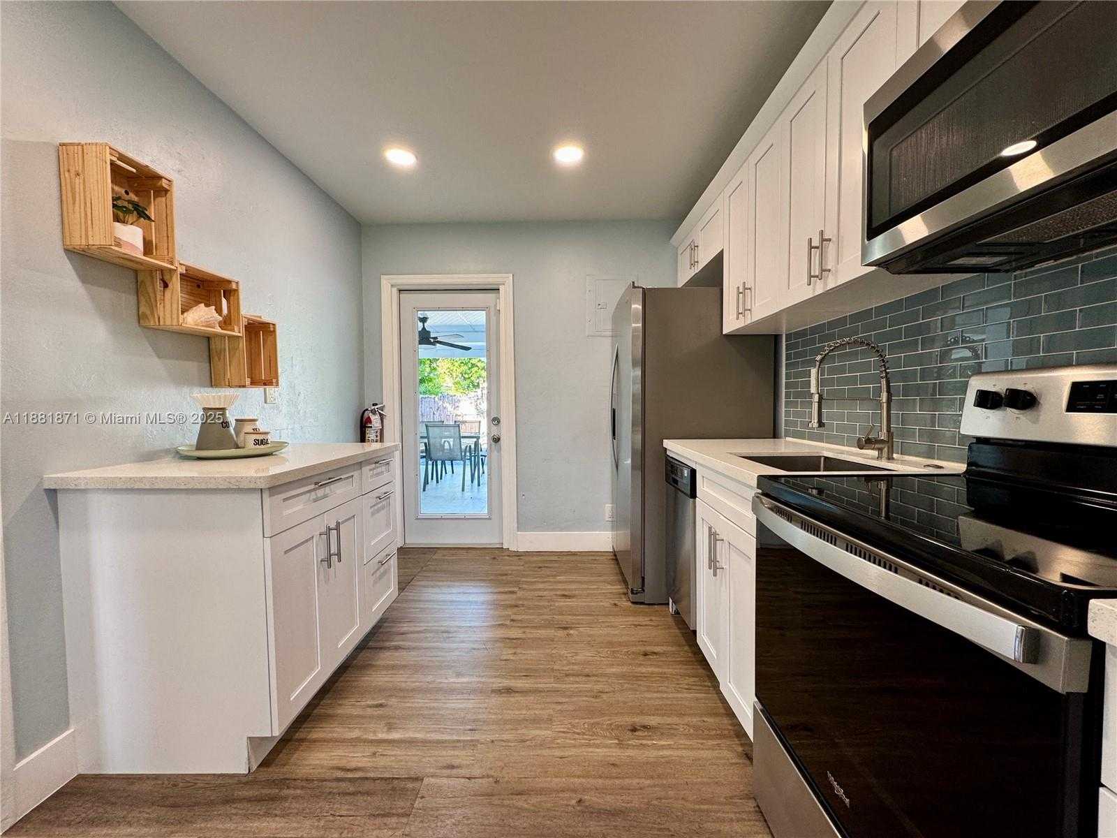 Small Image of 4881 NORTH EAST 2ND AVE, Oakland Park Number 2