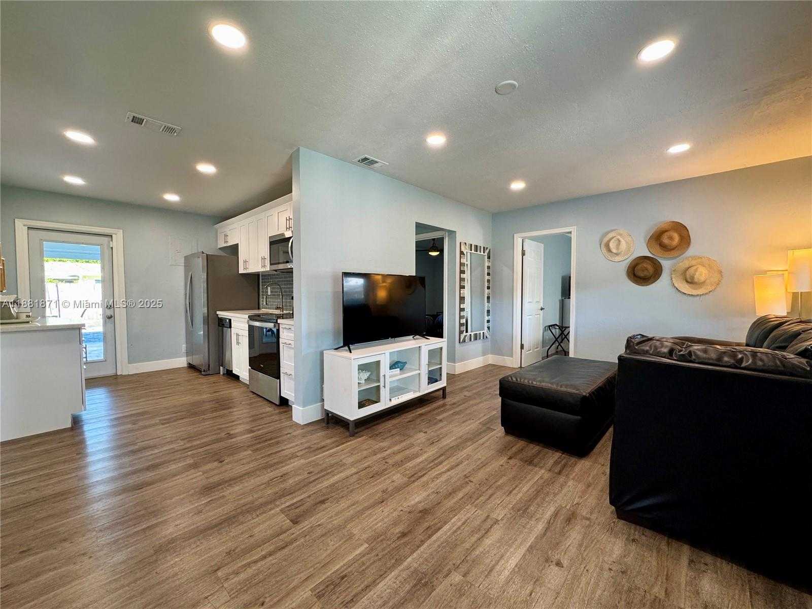 Small Image of 4881 NORTH EAST 2ND AVE, Oakland Park Number 4