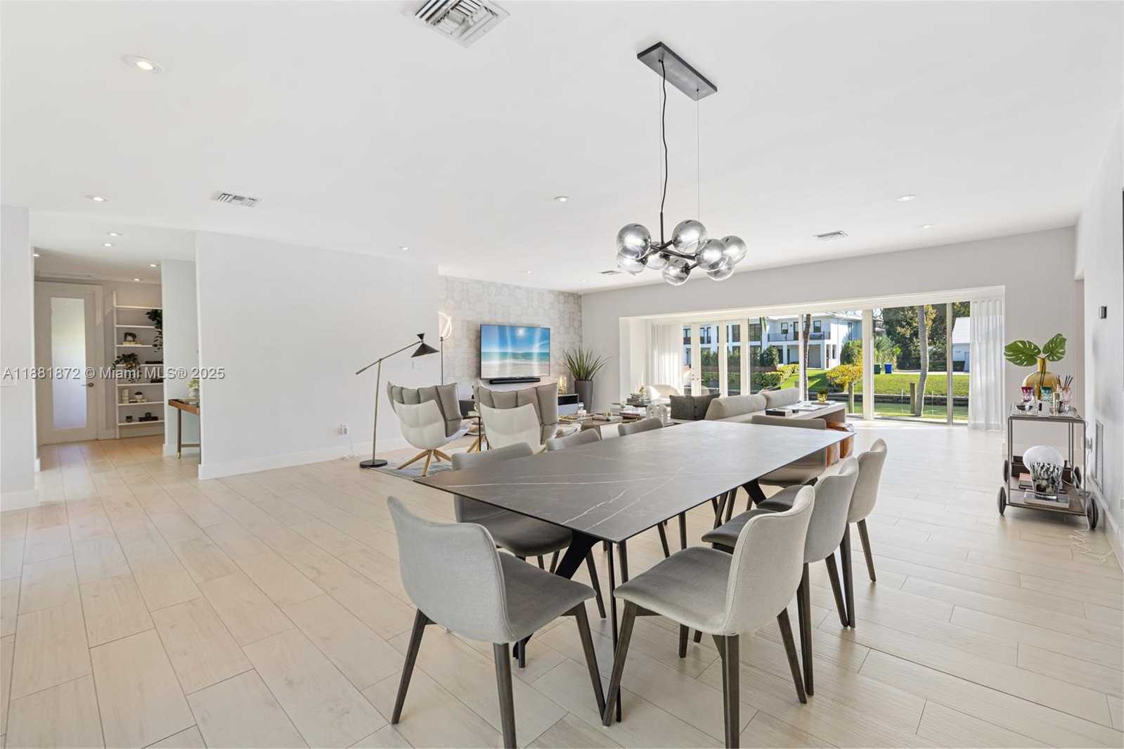 Small Image of 720 LAKE ROAD, Miami Number 15