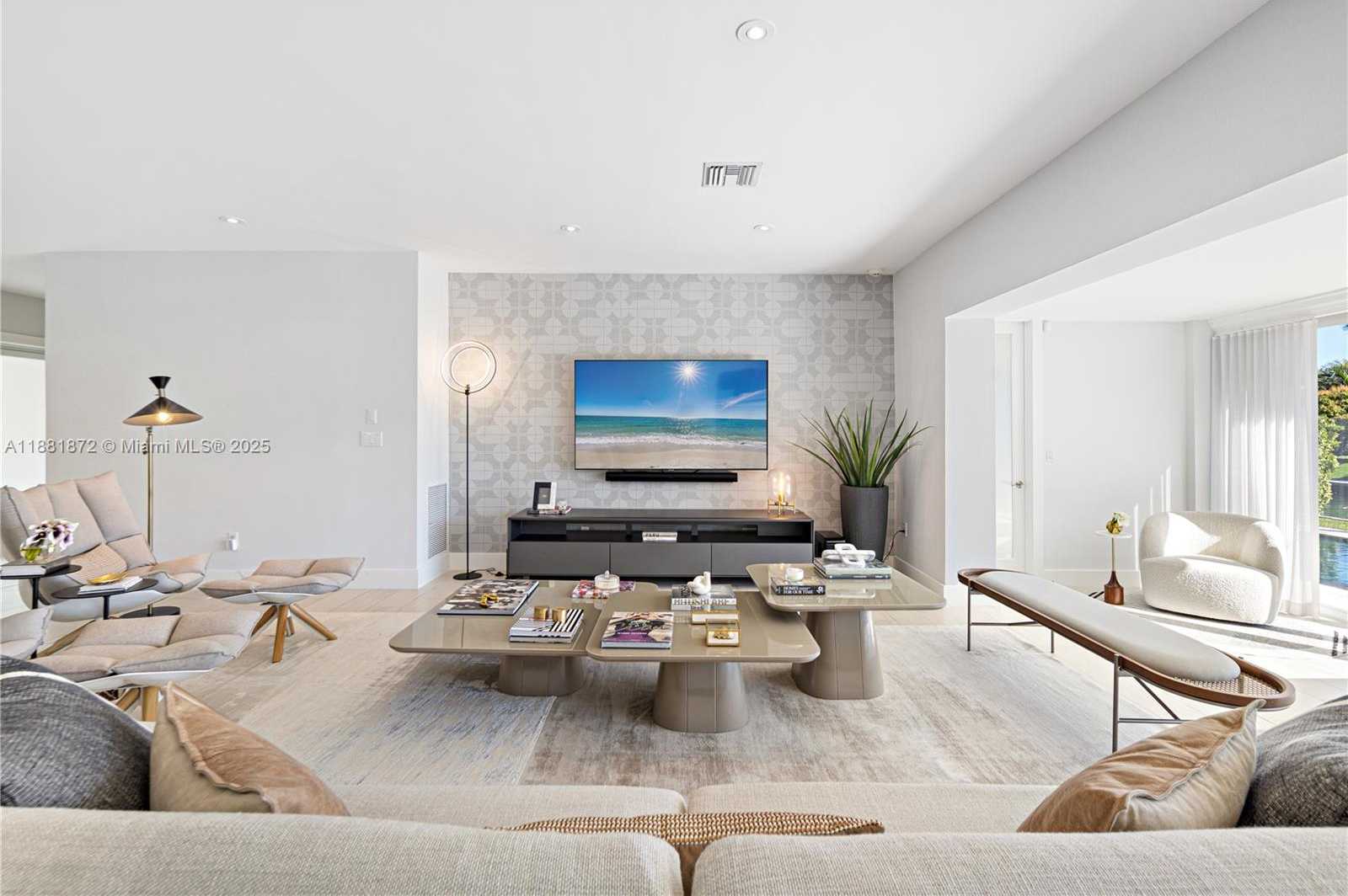Small Image of 720 LAKE ROAD, Miami Number 5