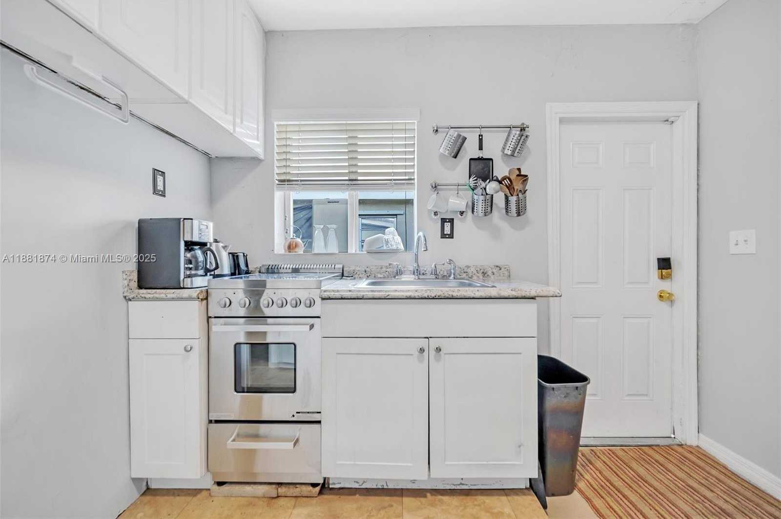 Small Image of 5207 HAYES ST, Hollywood Number 4