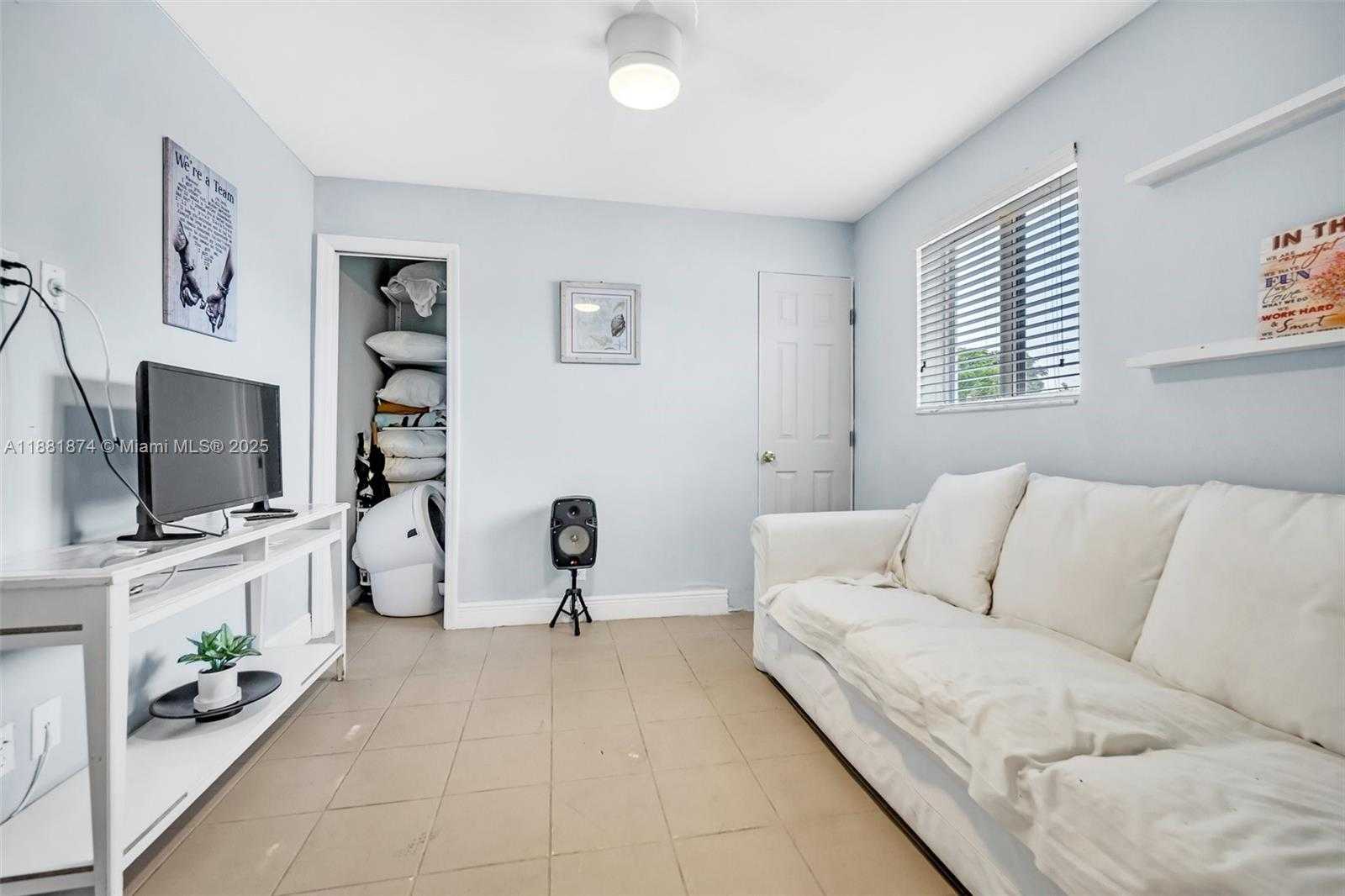 Small Image of 5207 HAYES ST, Hollywood Number 7