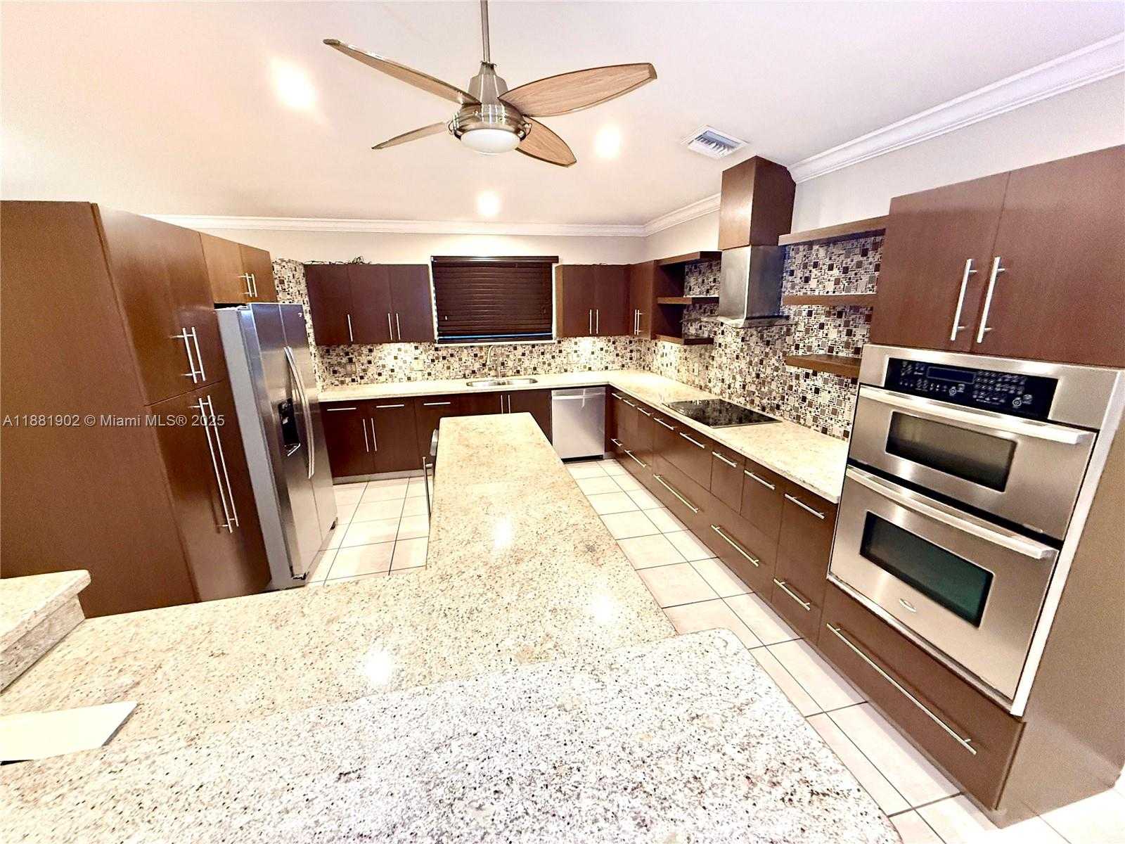 Small Image of 17501 SOUTH WEST 92ND CT, Palmetto Bay Number 2